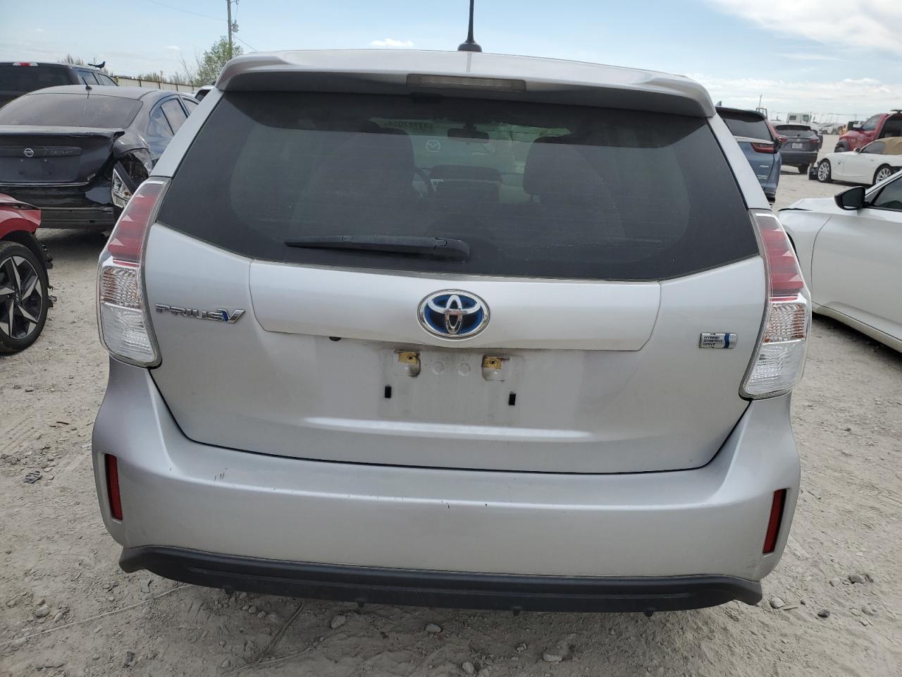 2017 TOYOTA PRIUS V - Image 6