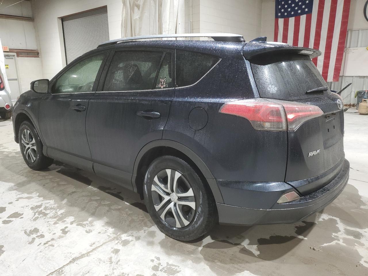 2017 TOYOTA RAV4 LE - Фото 2