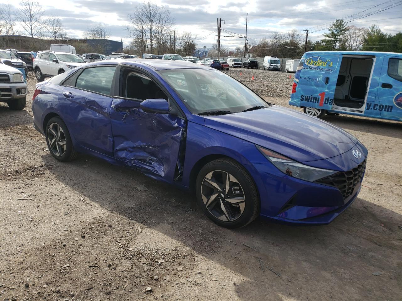 2023 HYUNDAI ELANTRA SE - Image 4