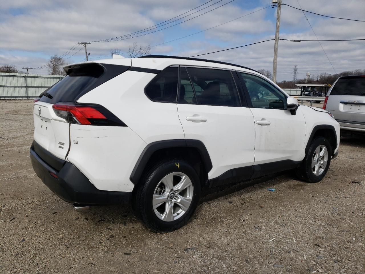 2020 TOYOTA RAV4 XLE - Image 3