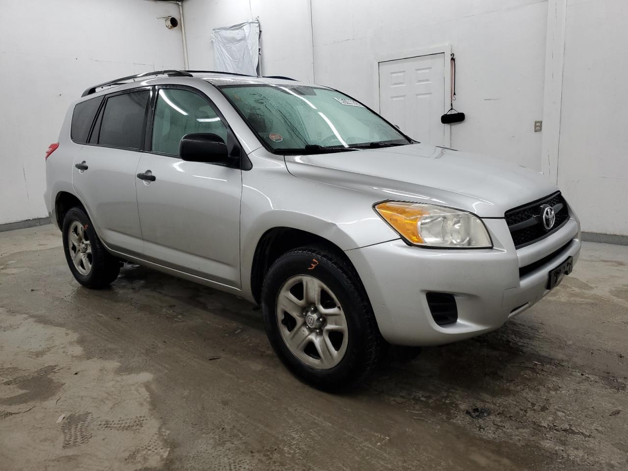 2011 TOYOTA RAV4 - Фото 4