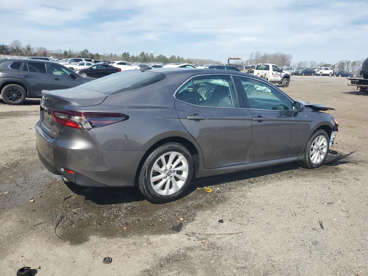2023 TOYOTA CAMRY LE - Фото 3