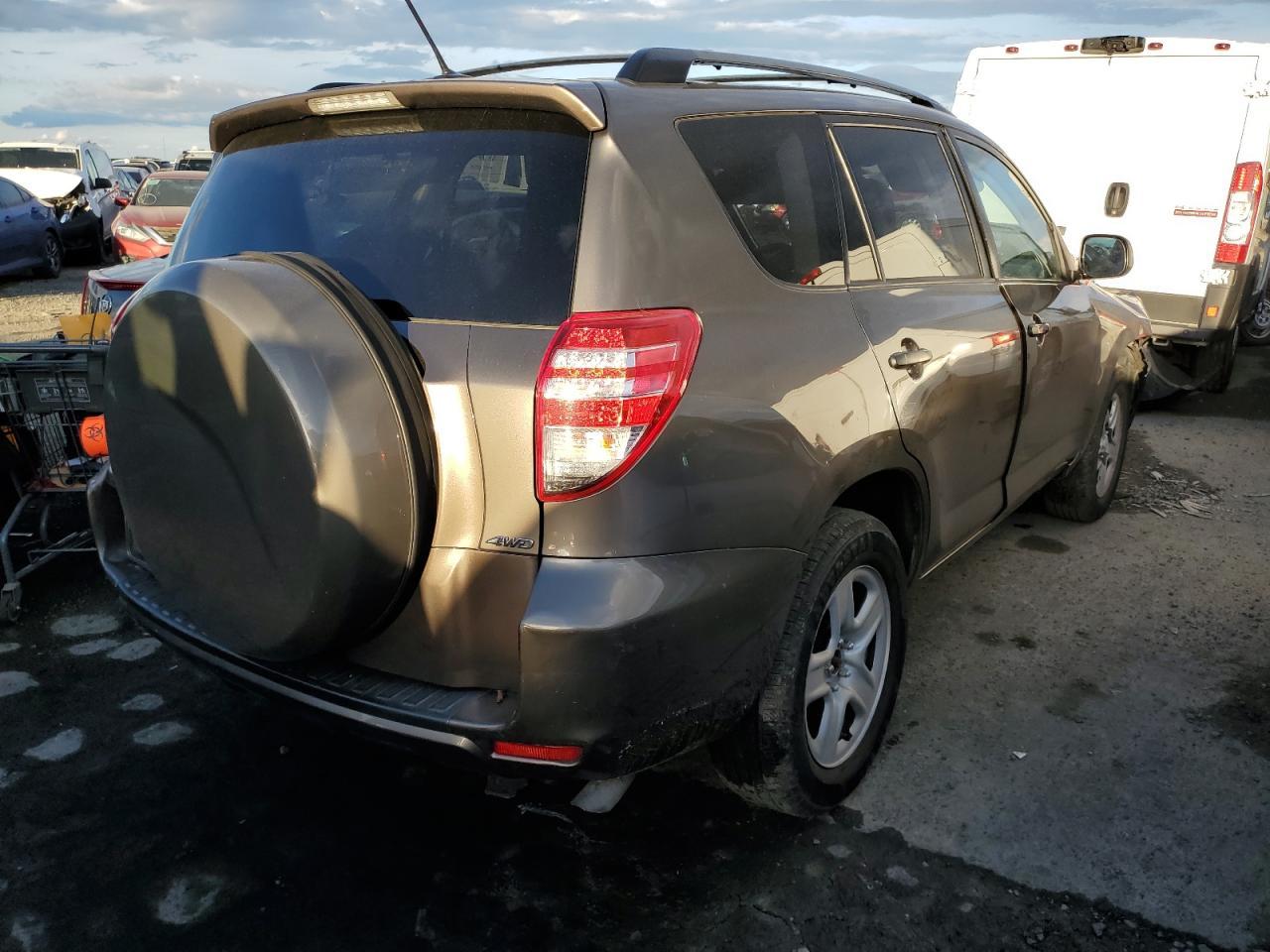 2011 TOYOTA RAV4 - Фото 3