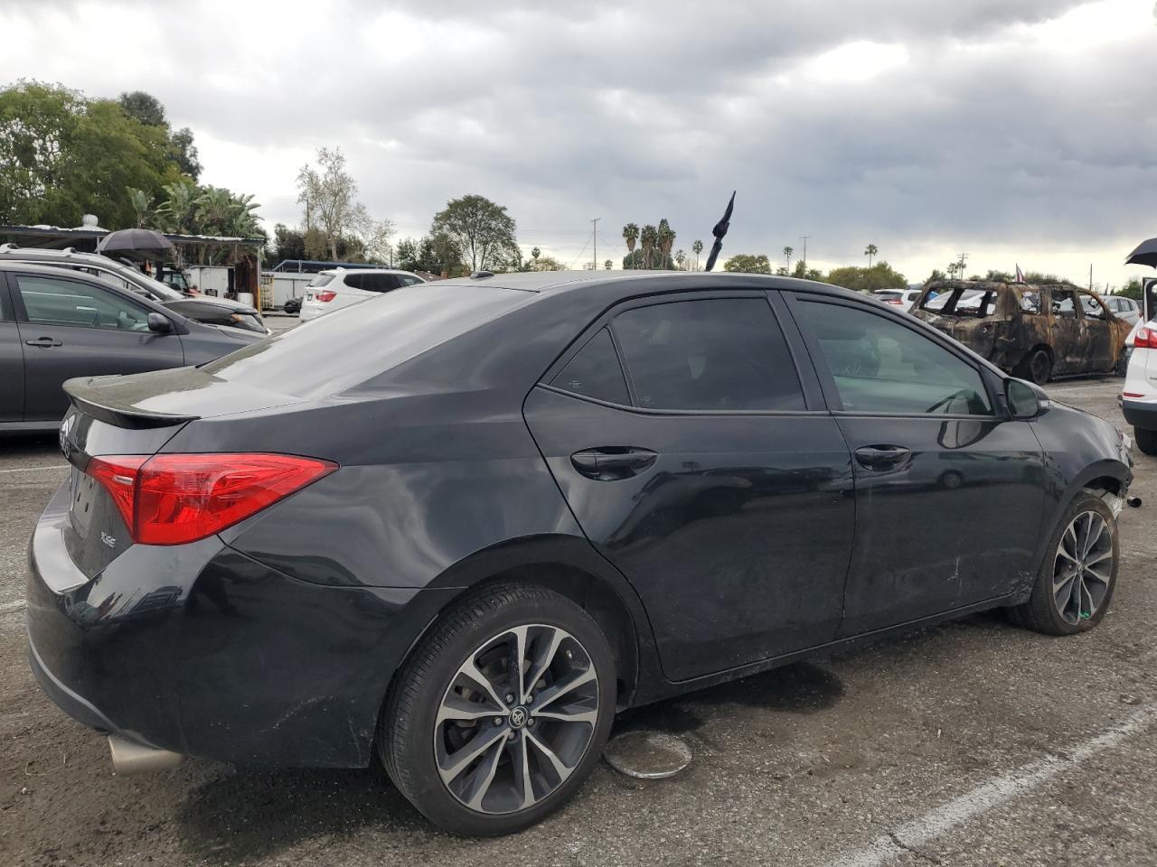 2019 TOYOTA COROLLA L - Фото 3
