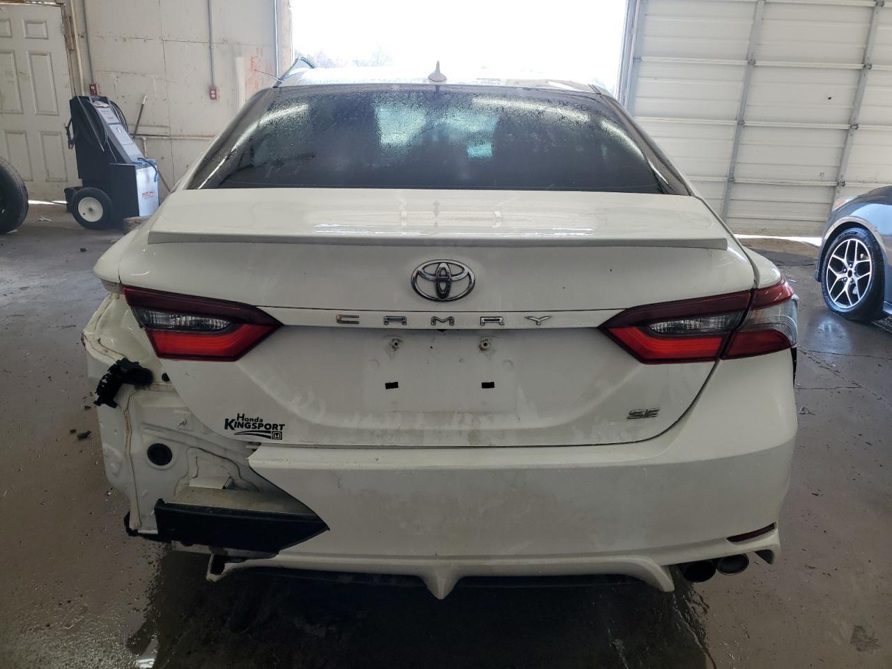 2021 TOYOTA CAMRY SE - Фото 6