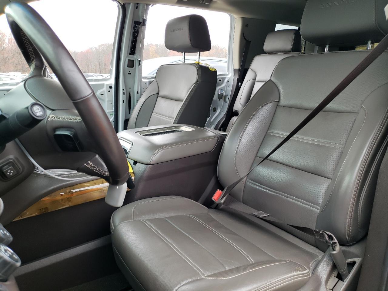 2017 GMC YUKON DENA - Фото 7
