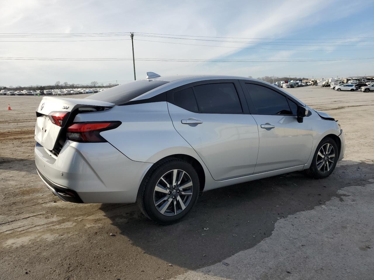 2021 NISSAN VERSA SV - Фото 3