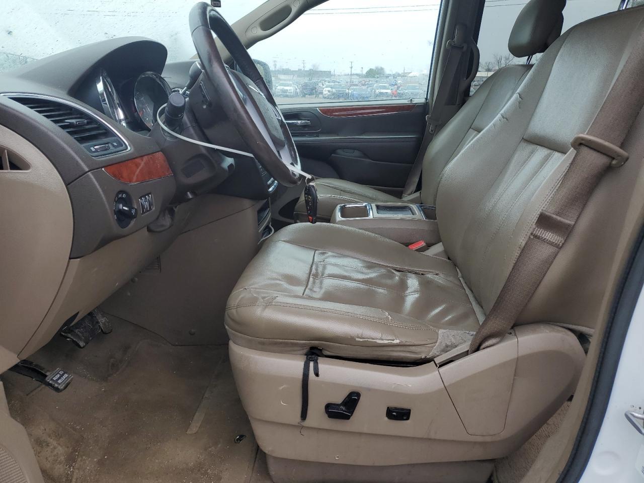 2014 CHRYSLER TOWN & COU - Image 7