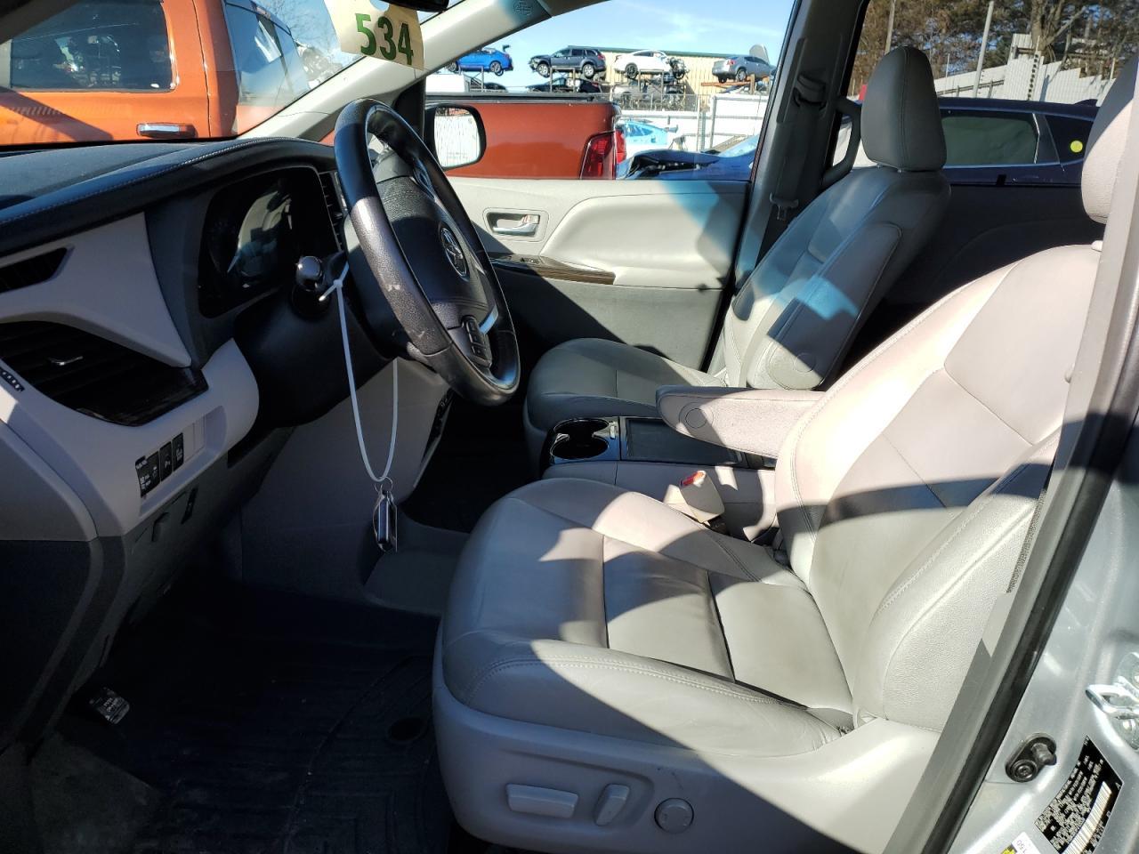 2015 TOYOTA SIENNA XLE - Фото 7