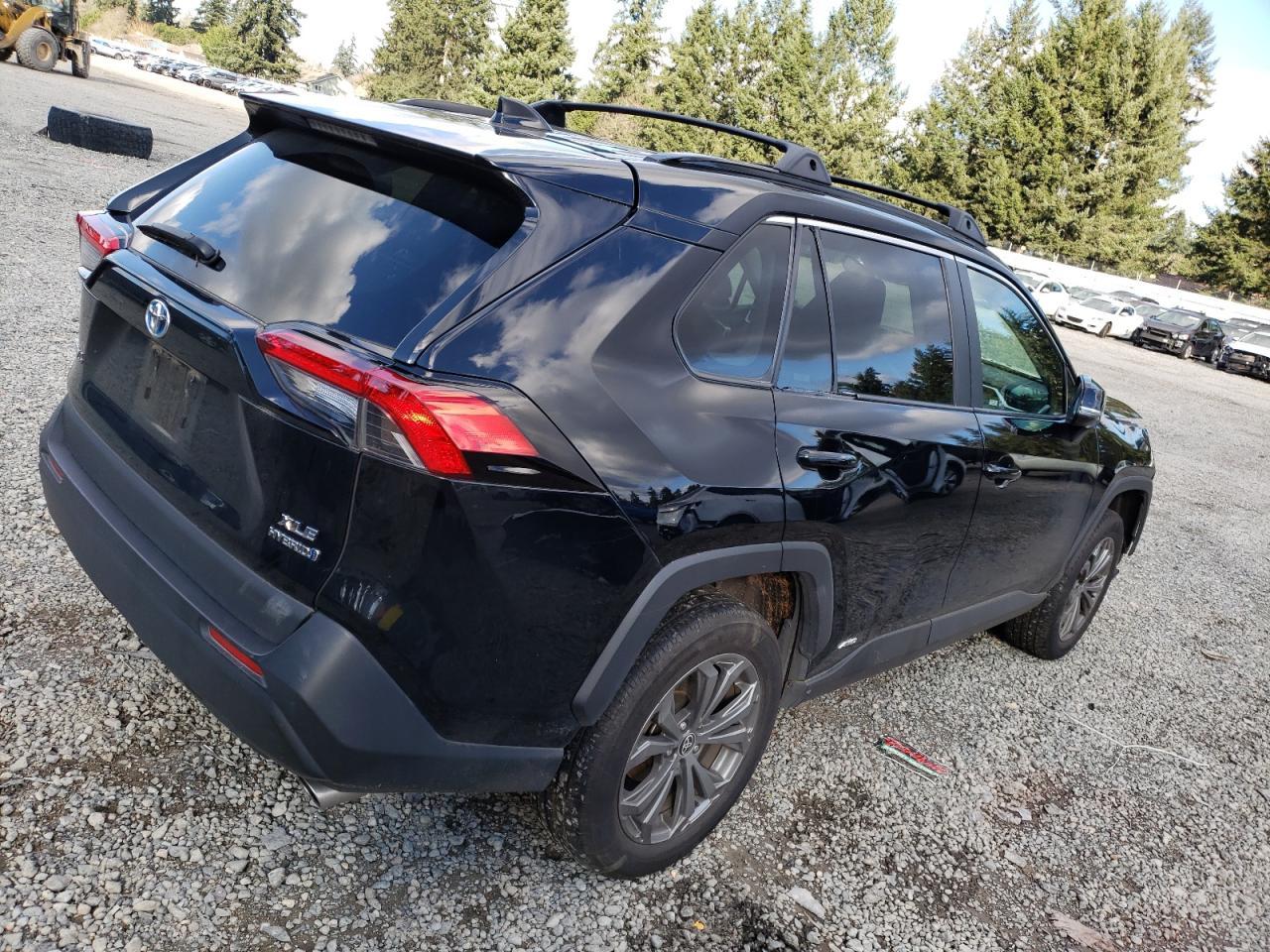 2022 TOYOTA RAV4 XLE P - Фото 3