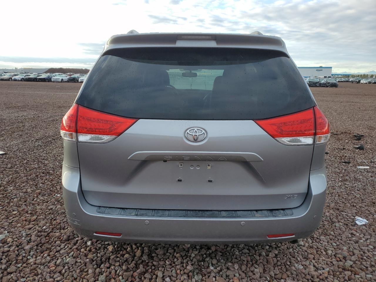 2011 TOYOTA SIENNA XLE - Фото 6