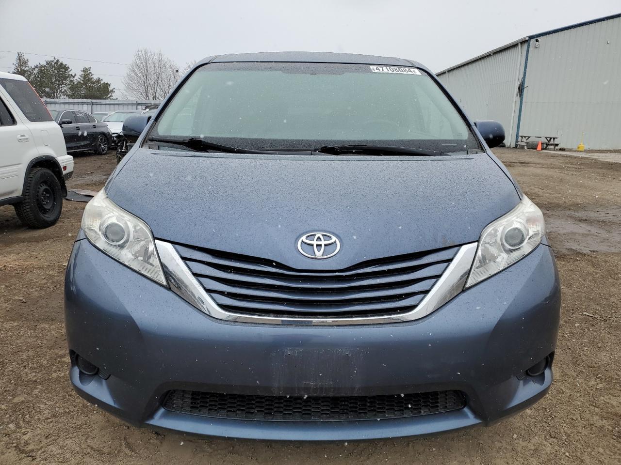 2015 TOYOTA SIENNA LE - Фото 5
