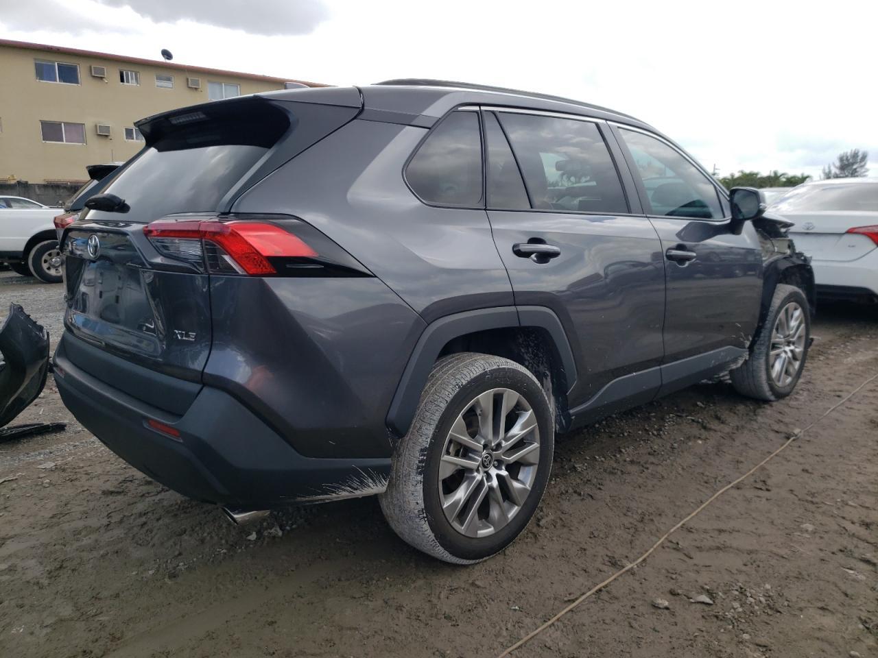 2022 TOYOTA RAV4 XLE P - Фото 3
