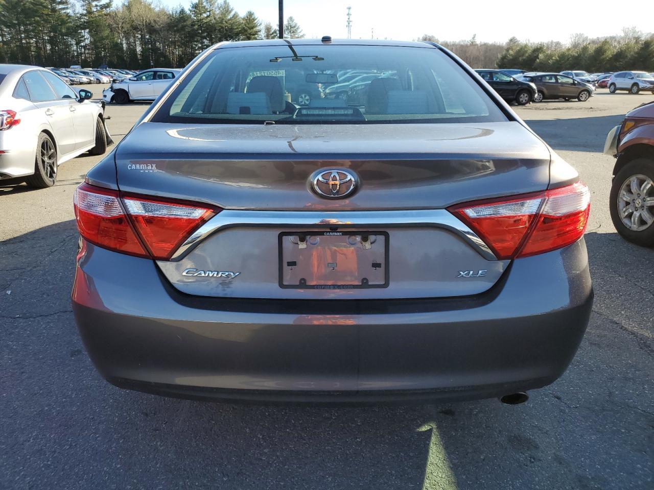 2017 TOYOTA CAMRY LE - Image 6