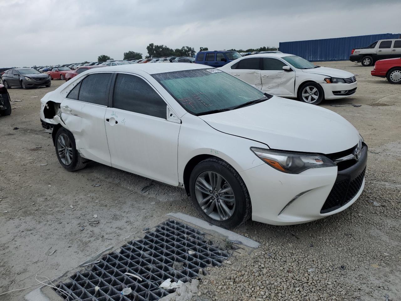 2016 TOYOTA CAMRY LE - Image 4