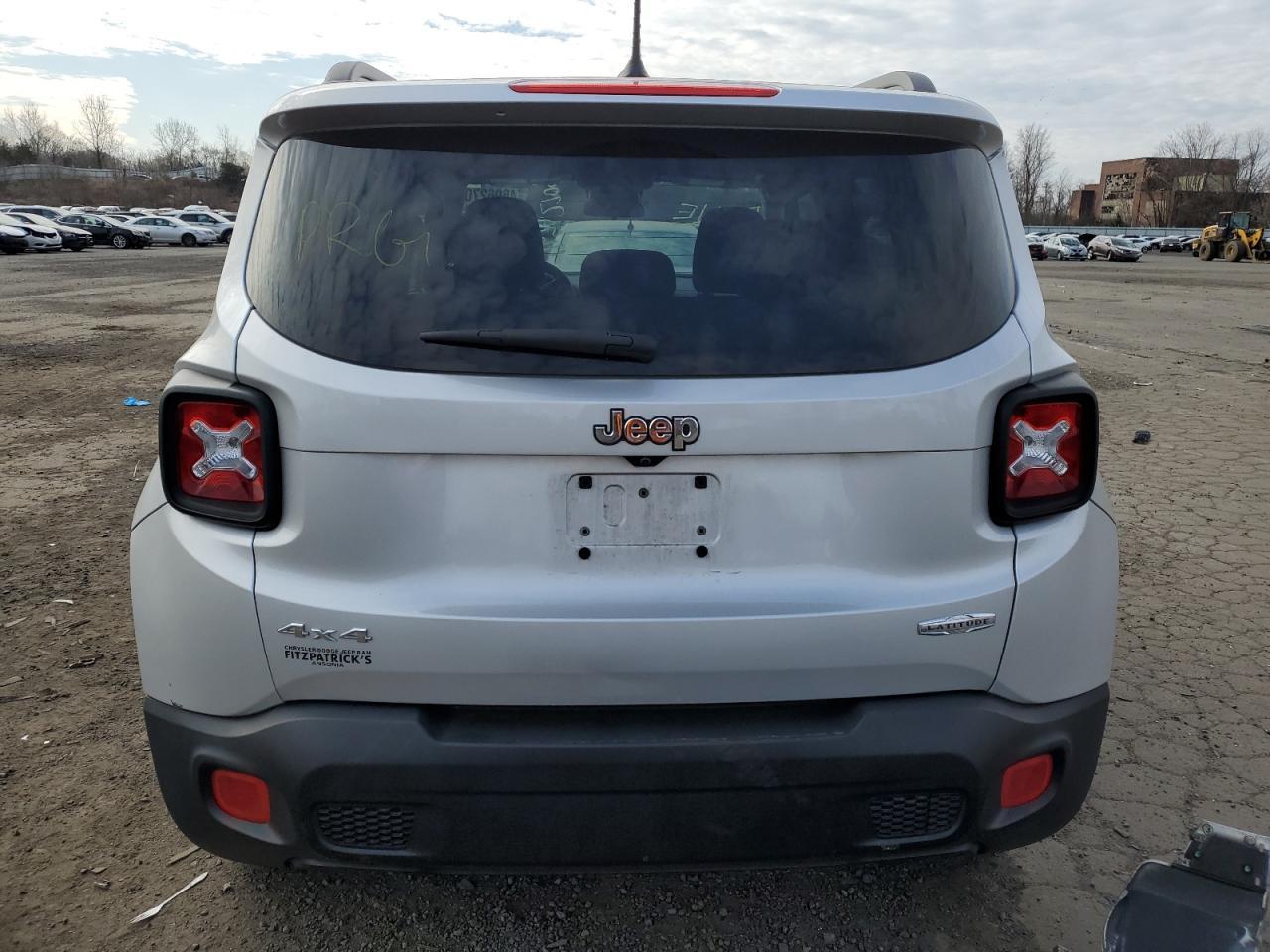 2017 JEEP RENEGADE L - Image 6