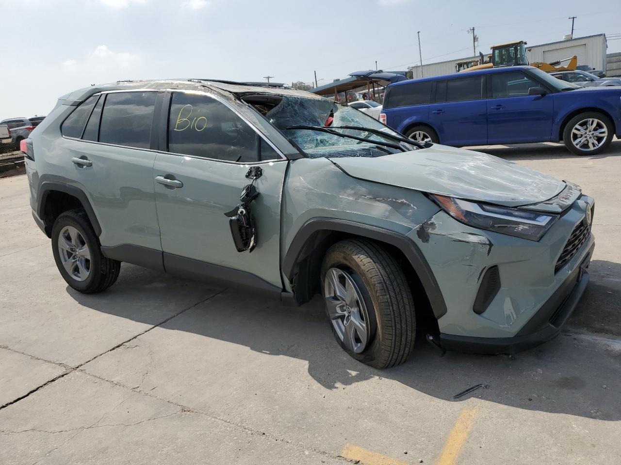 2022 TOYOTA RAV4 XLE - Фото 4