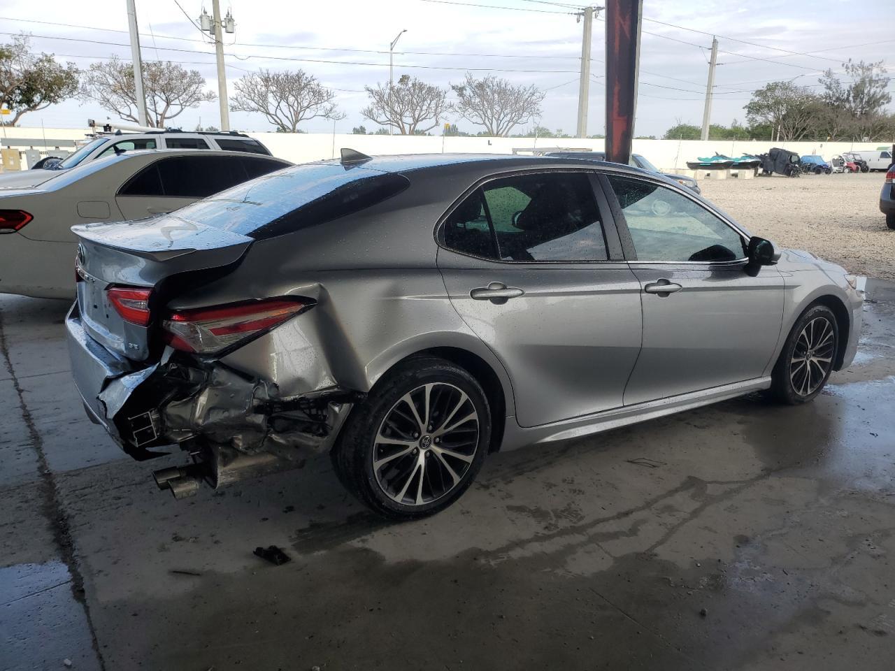 2020 TOYOTA CAMRY SE - Image 3