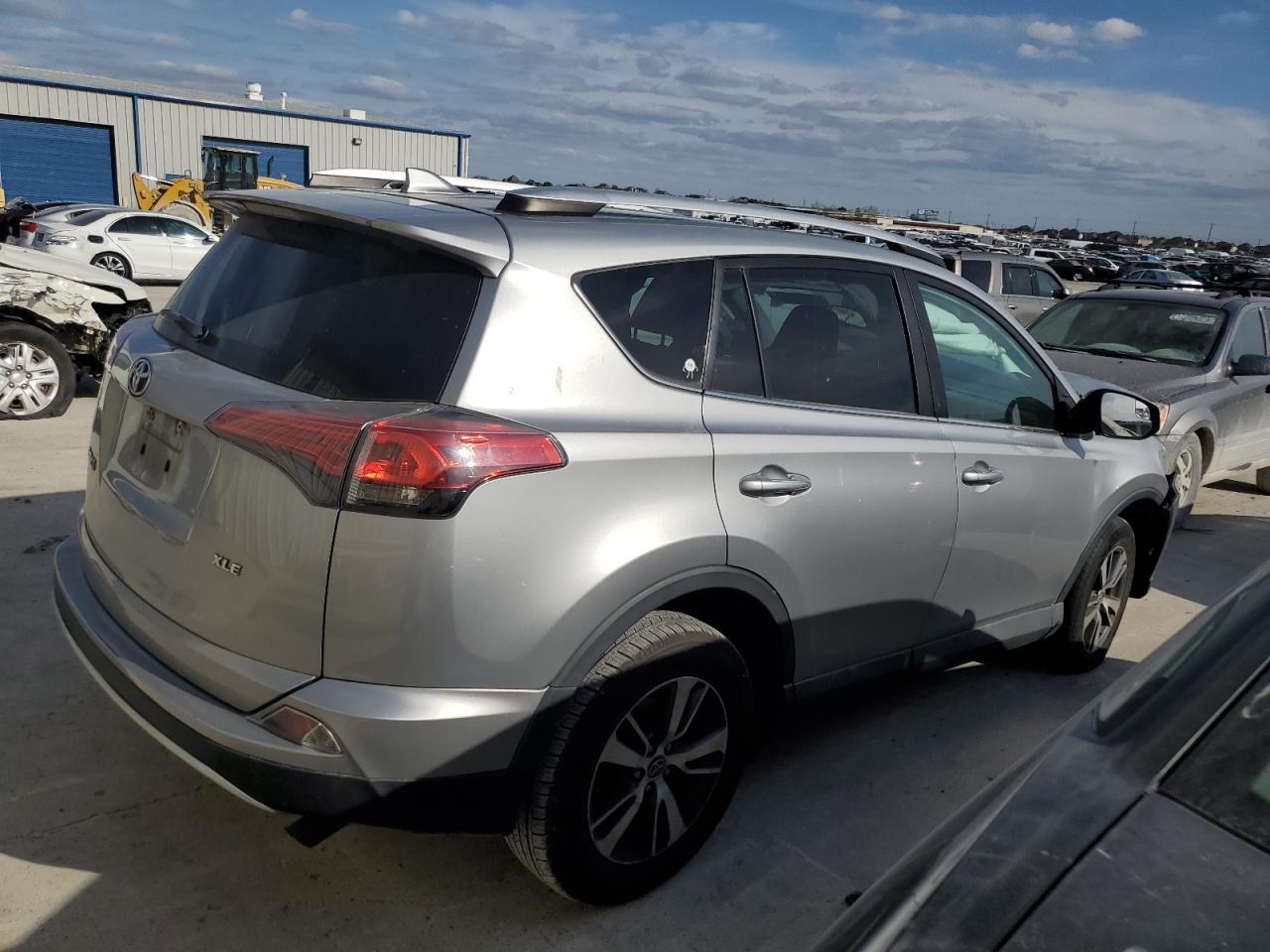2016 TOYOTA RAV4 XLE - Фото 3