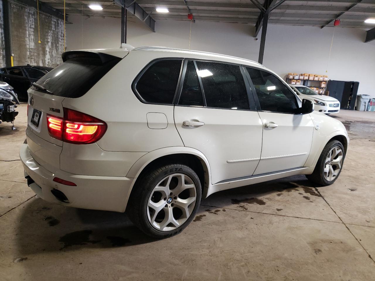 2012 BMW X5 XDRIVE5 - Image 3