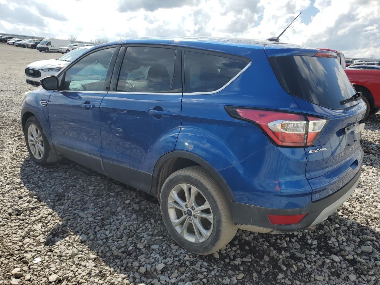 2017 FORD ESCAPE SE - Фото 2