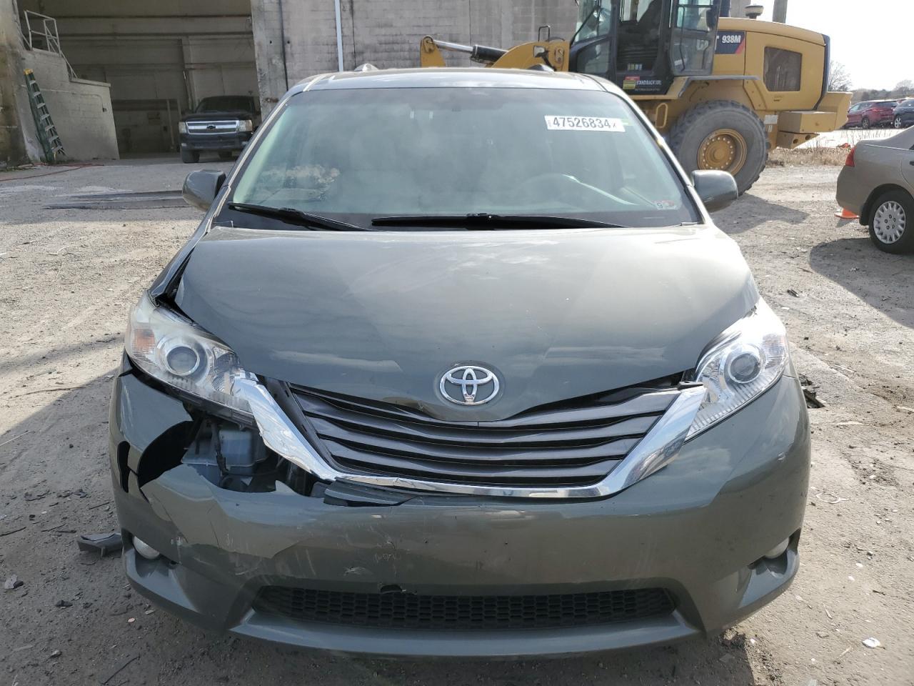 2011 TOYOTA SIENNA XLE - Фото 5