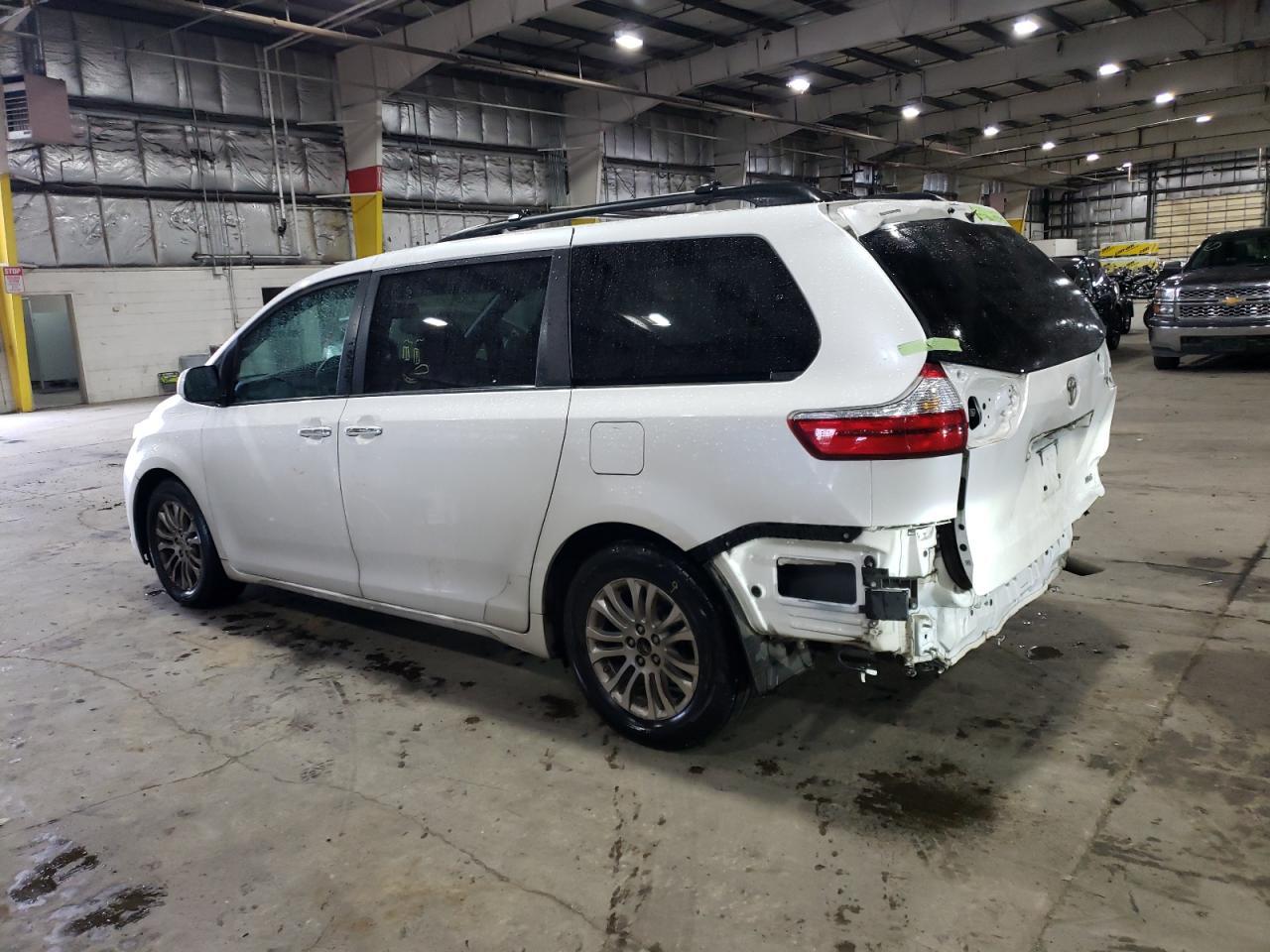 2015 TOYOTA SIENNA L F - Фото 2