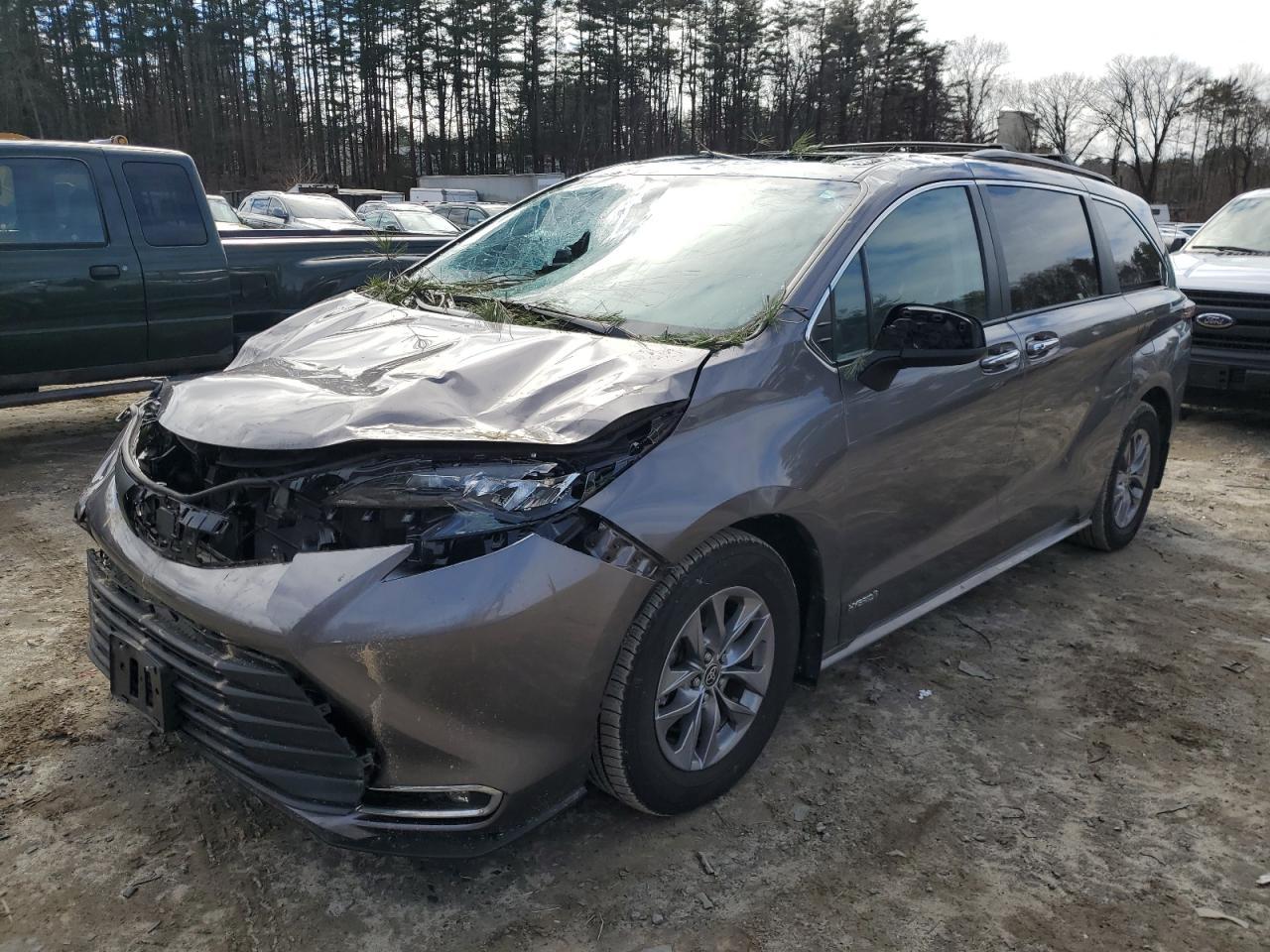 2021 TOYOTA SIENNA XLE car image