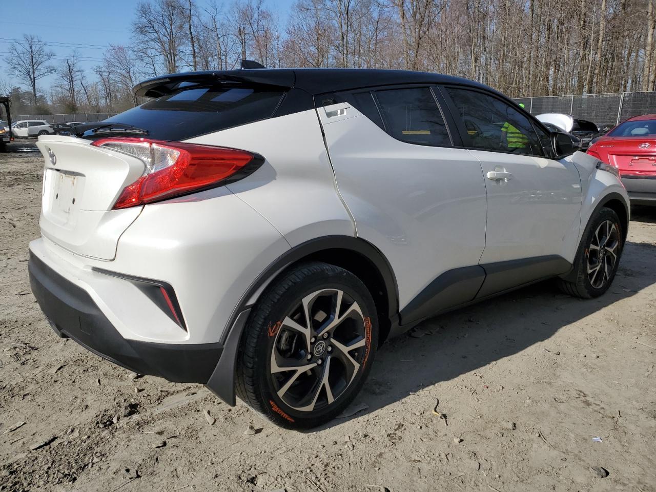 2019 TOYOTA C-HR XLE - Фото 3