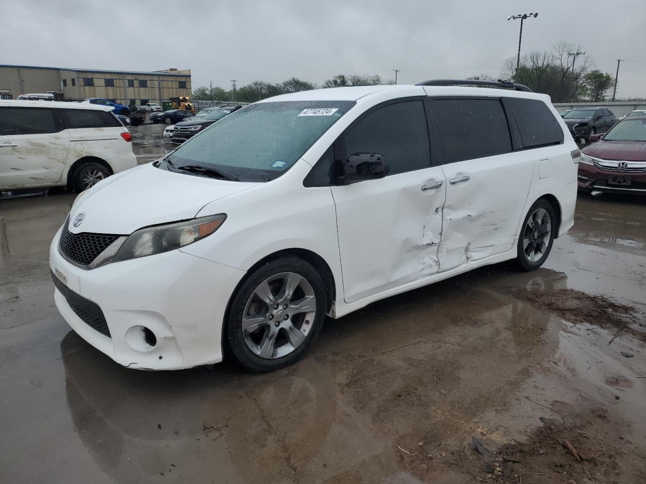 2013 TOYOTA SIENNA SPO car image