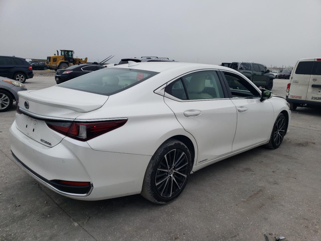 2022 LEXUS ES 300H BA - Фото 3