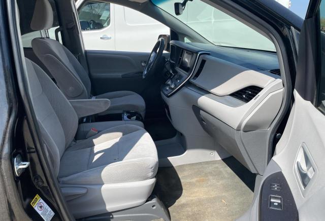 2017 Toyota Sienna Le - Image 5