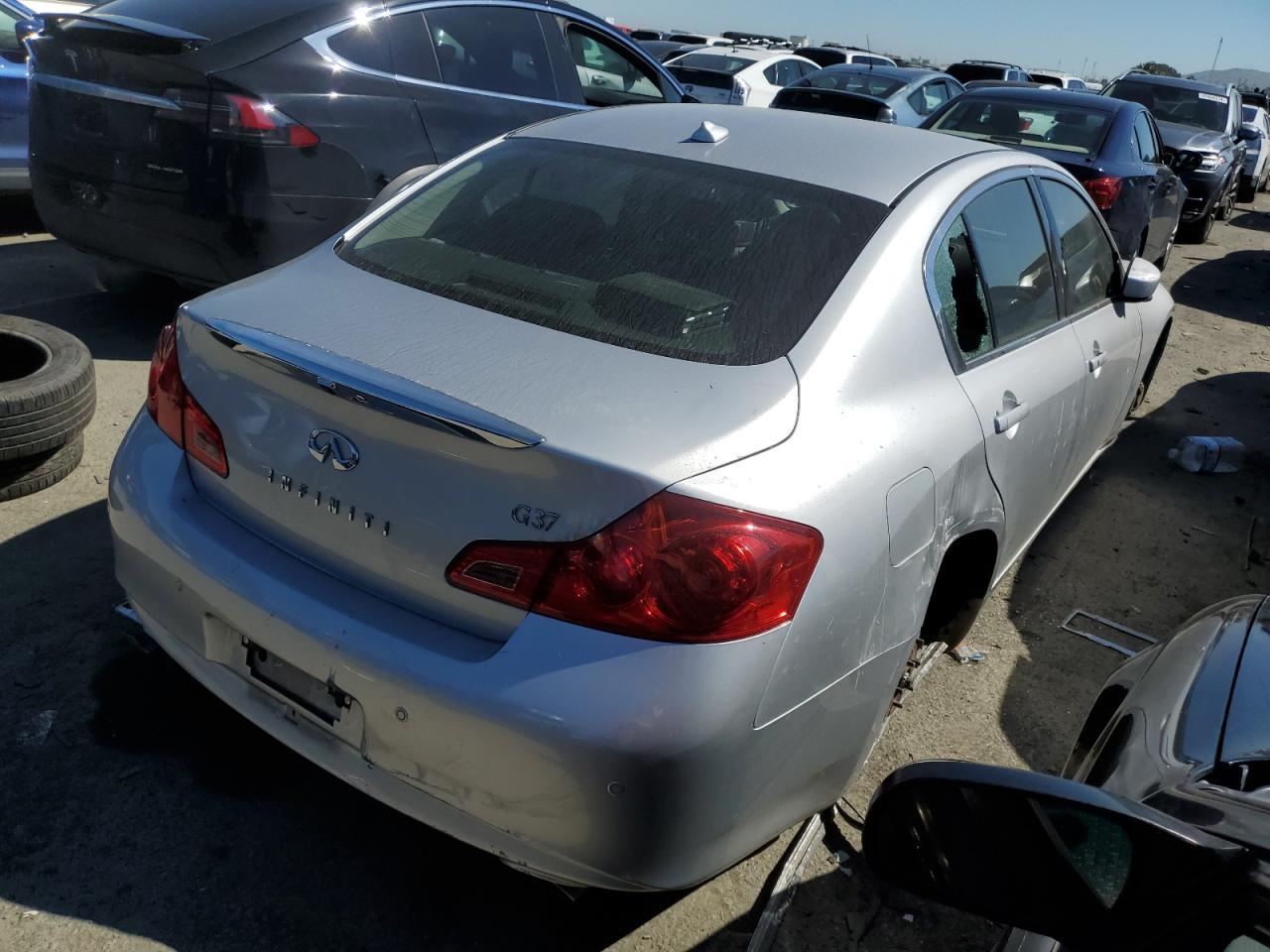 2011 INFINITI G37 BASE - Фото 3