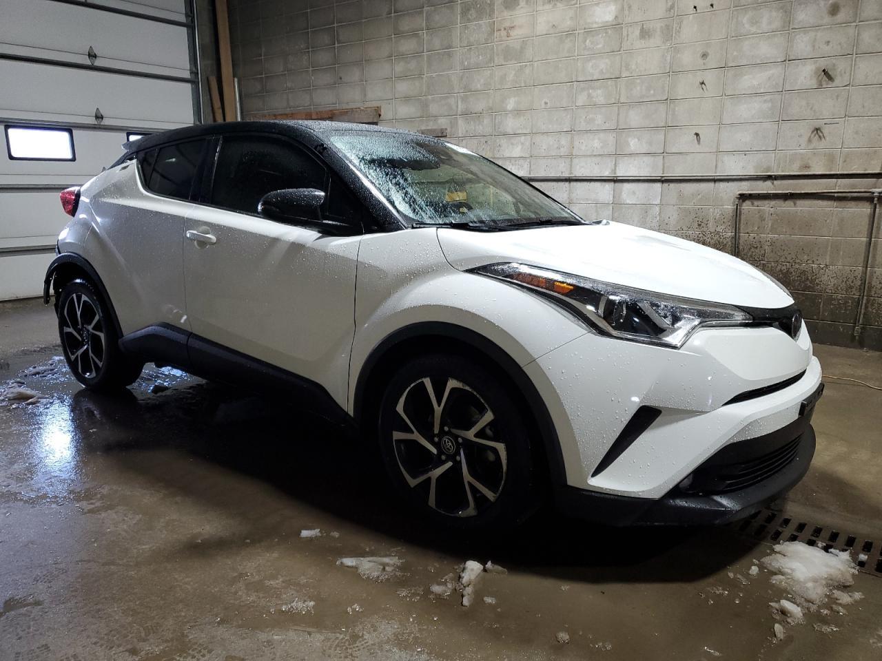 2019 TOYOTA C-HR XLE - Фото 4