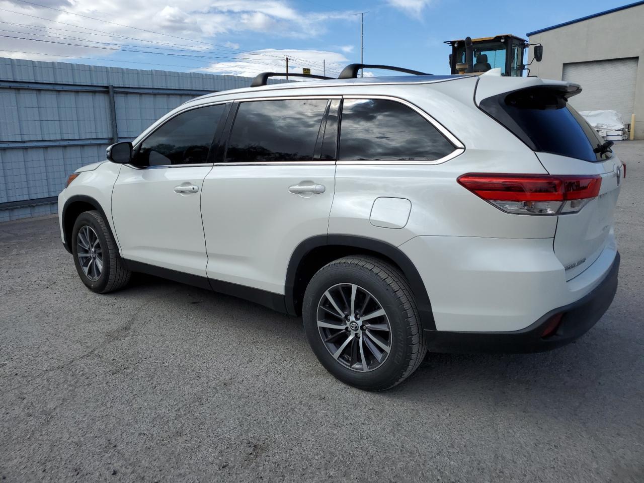 2019 TOYOTA HIGHLANDER - Image 2