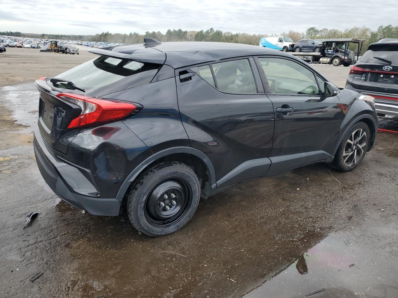 2018 TOYOTA C-HR XLE - Фото 3