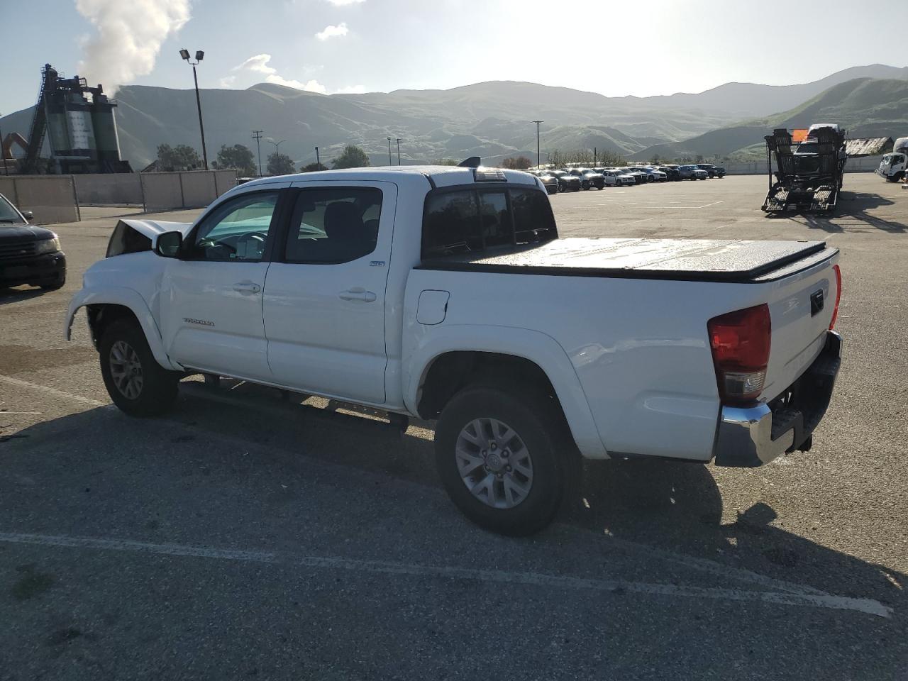 2017 TOYOTA TACOMA DOU - Фото 2