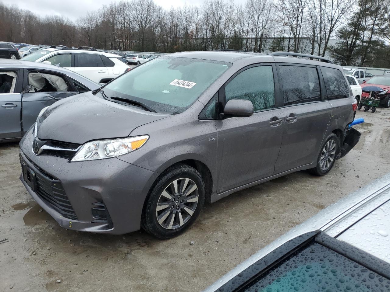 2019 TOYOTA SIENNA LE