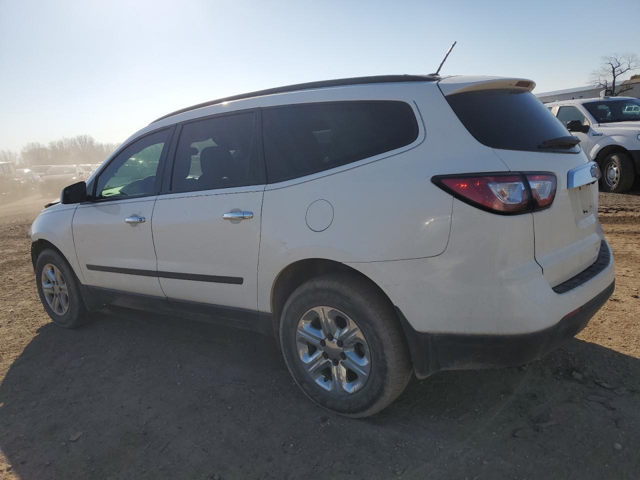2014 CHEVROLET TRAVERSE L - Image 2