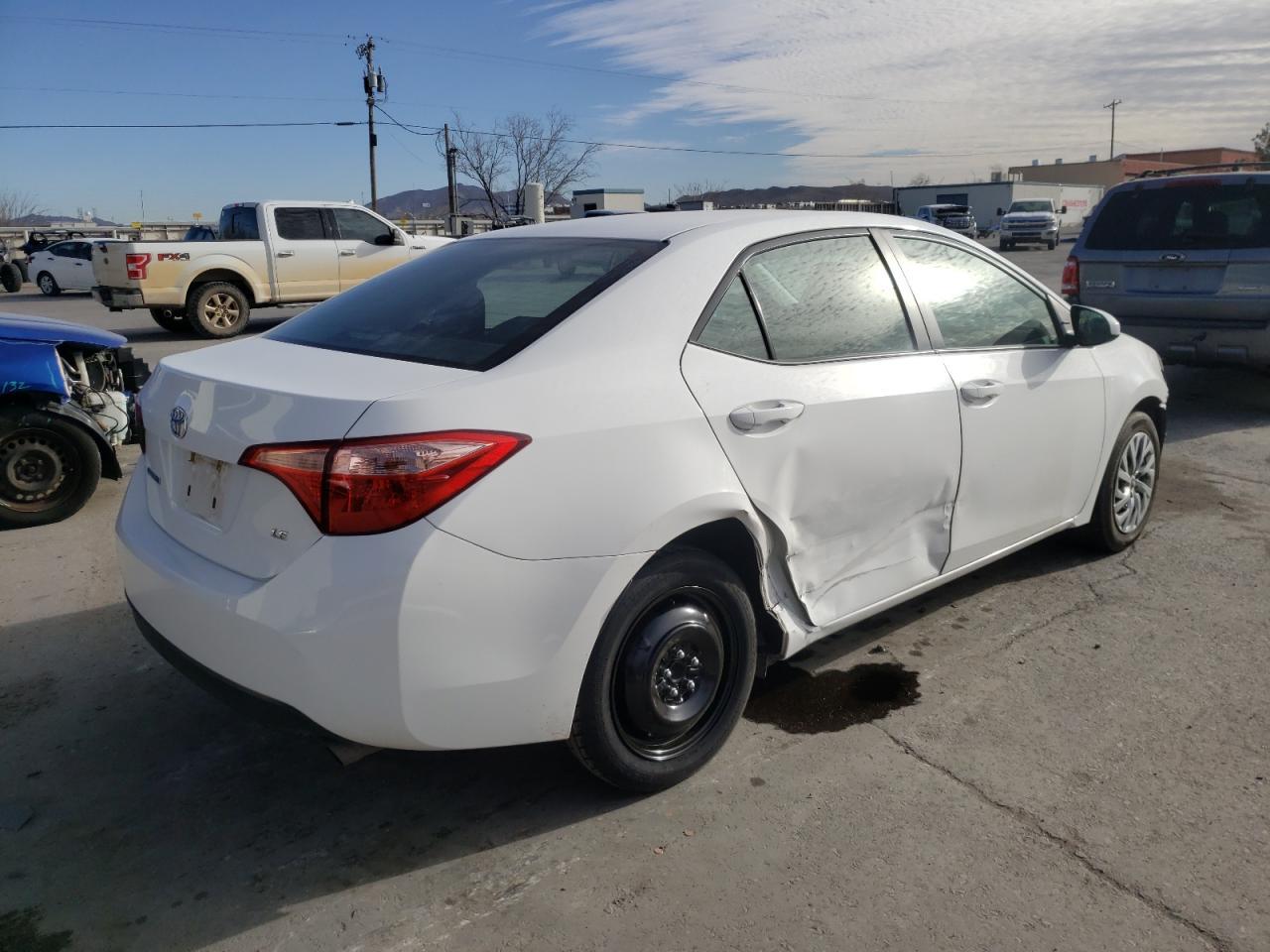 2018 TOYOTA COROLLA L - Фото 3