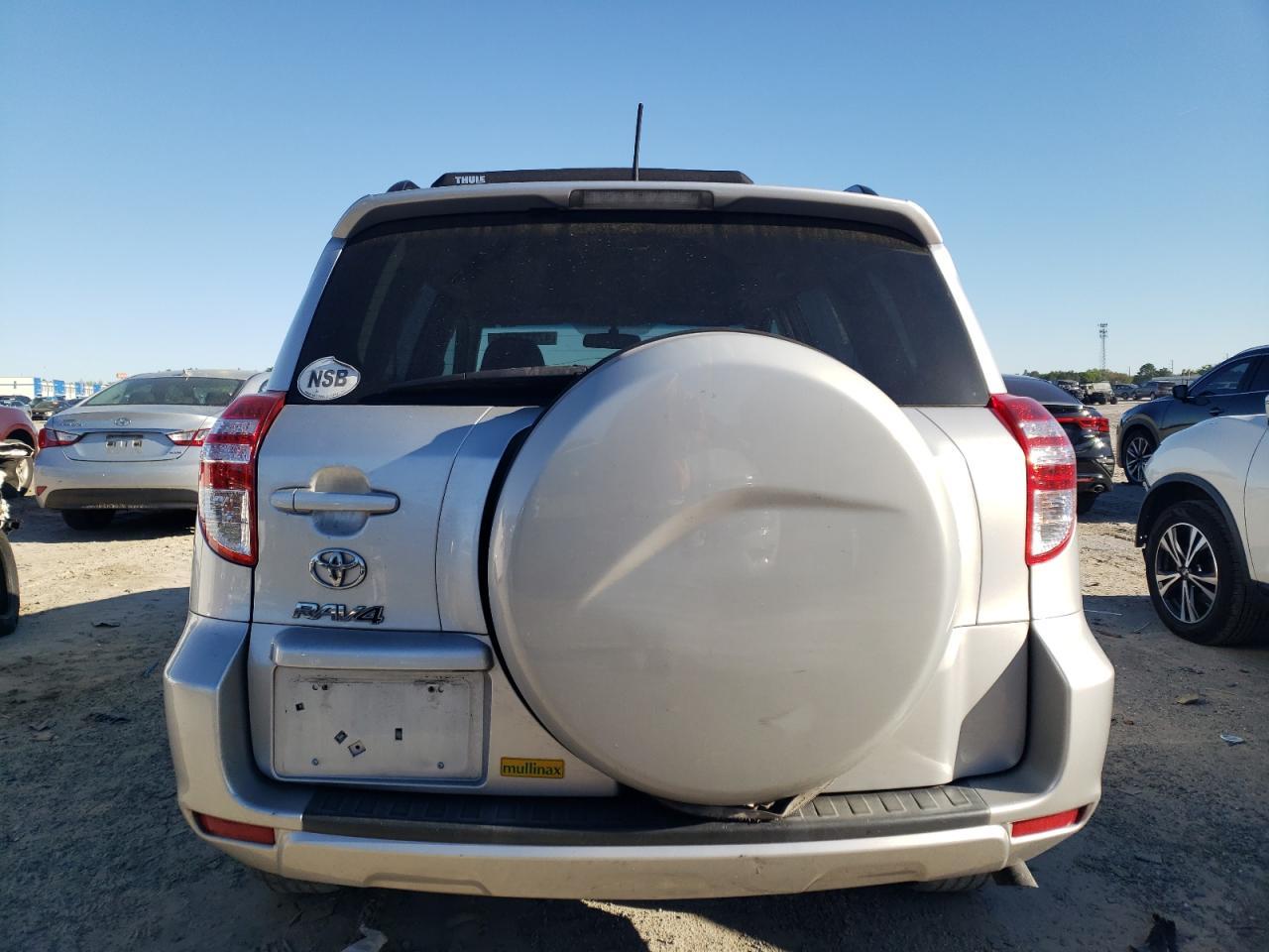 2011 TOYOTA RAV4 - Фото 6