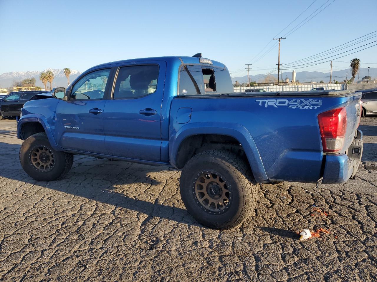 2017 TOYOTA TACOMA DOU - Фото 2
