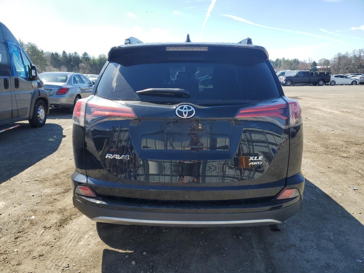 2017 TOYOTA RAV4 XLE - Фото 6