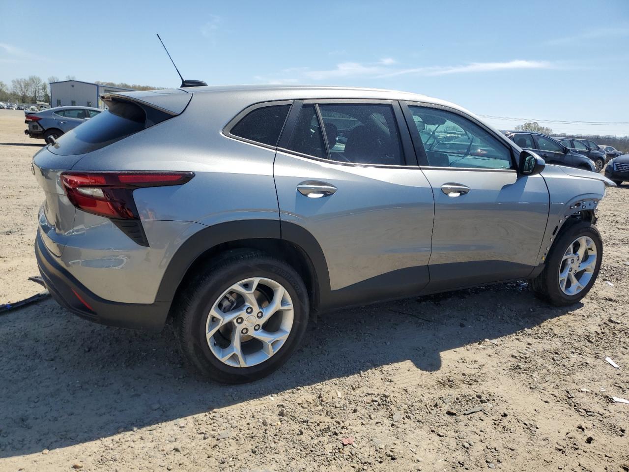 2024 CHEVROLET TRAX LS - Фото 3