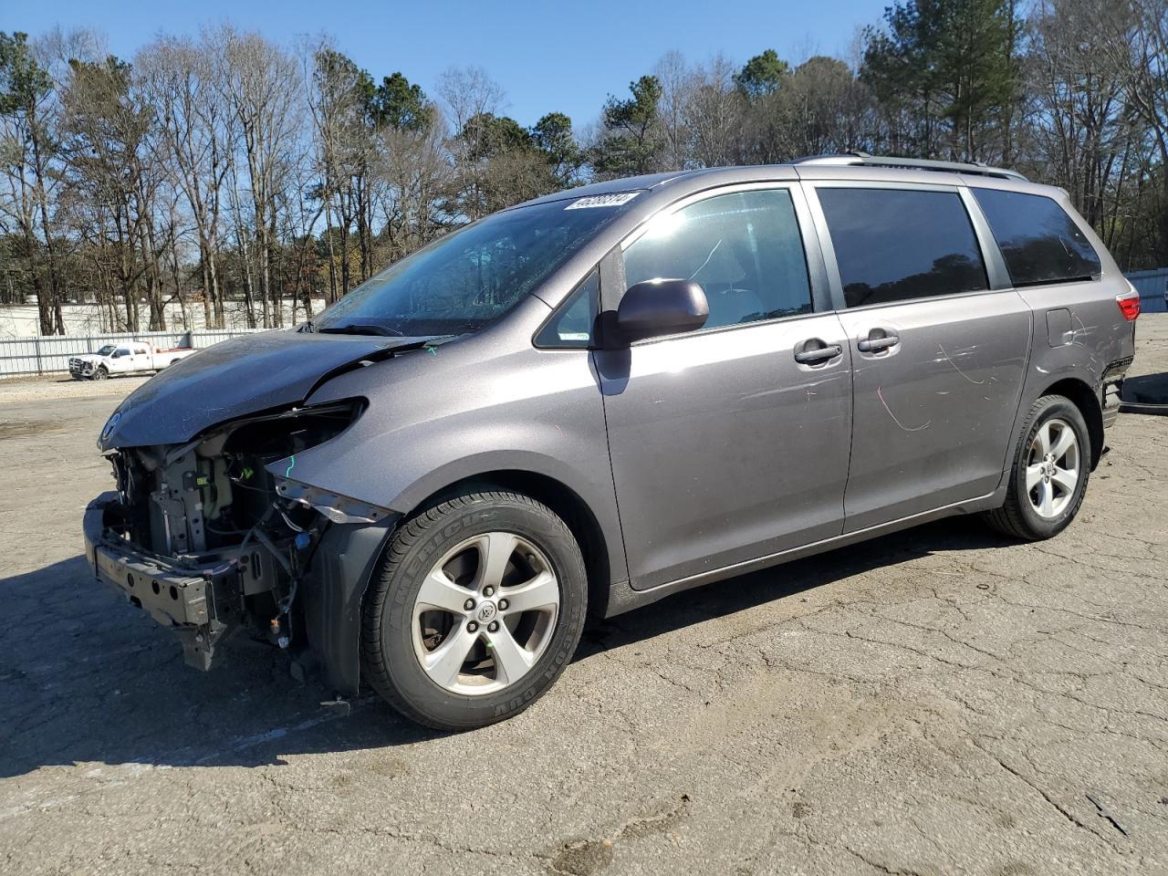 2015 TOYOTA SIENNA LE