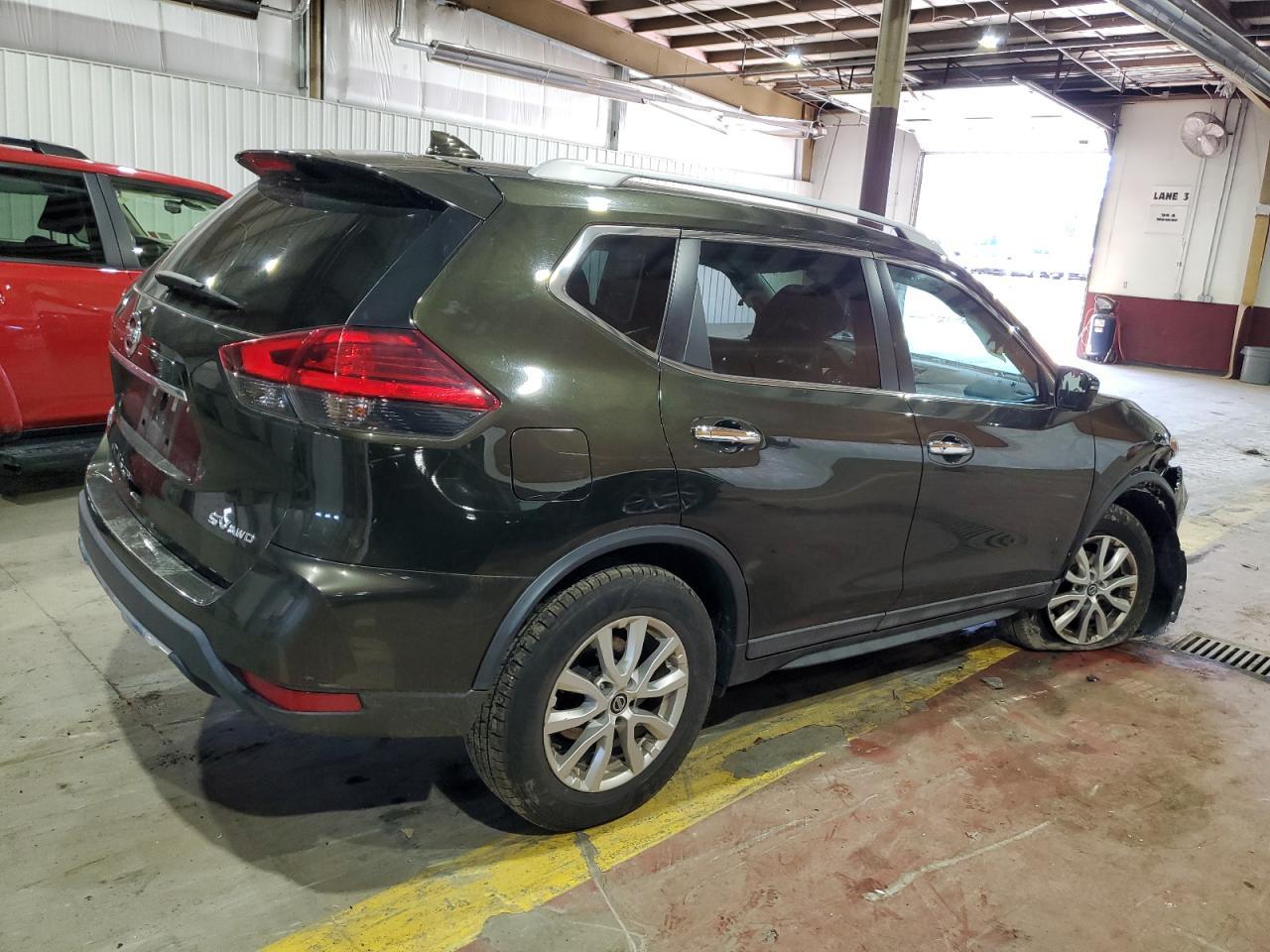 2017 NISSAN ROGUE SV - Фото 3