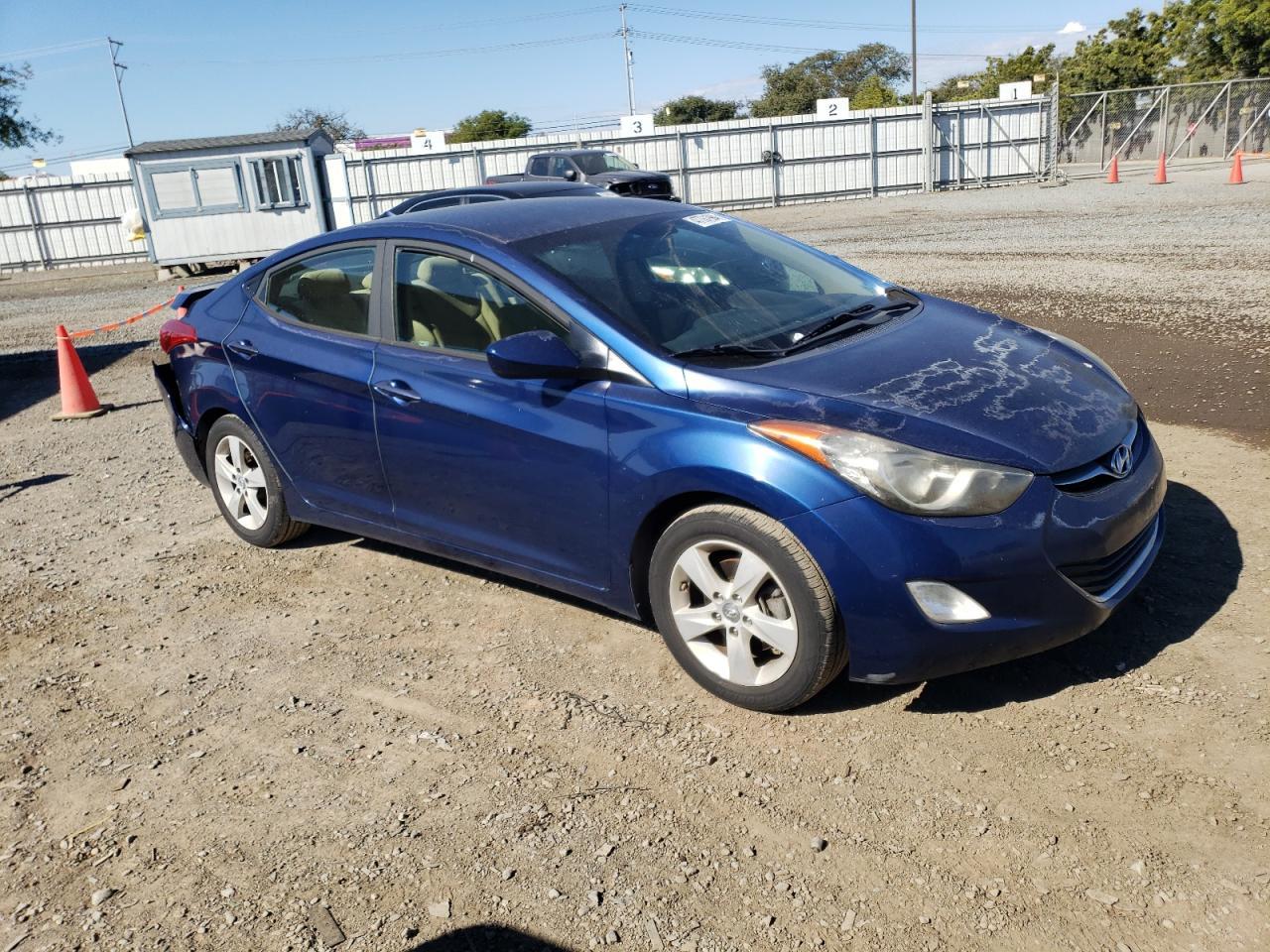 2013 HYUNDAI ELANTRA GL - Image 4