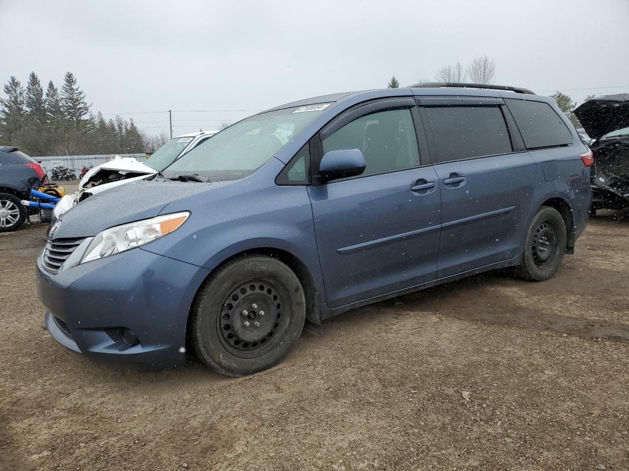 2015 TOYOTA SIENNA LE