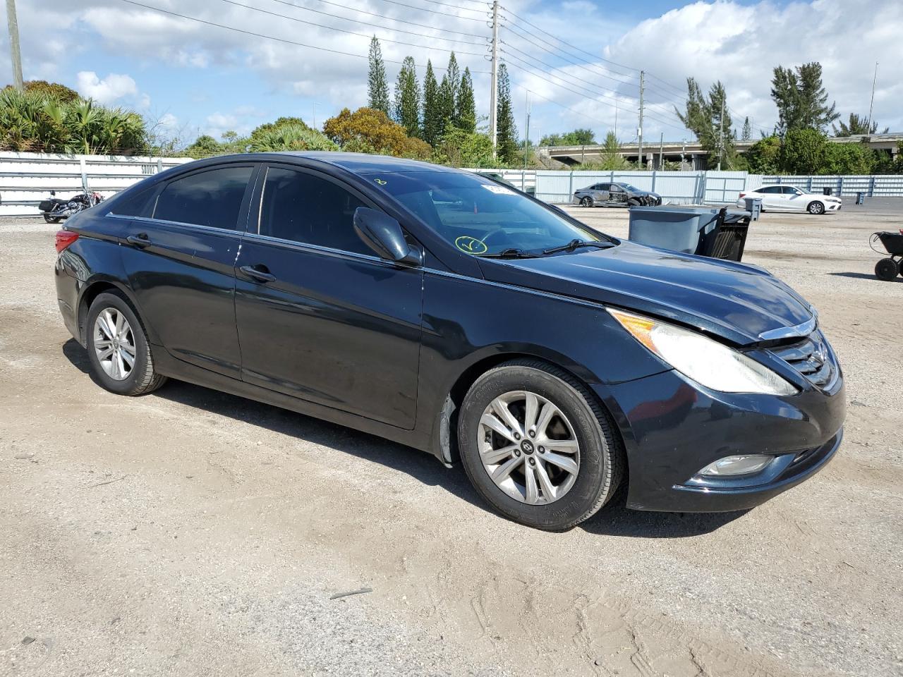 2013 HYUNDAI SONATA GLS - Image 4