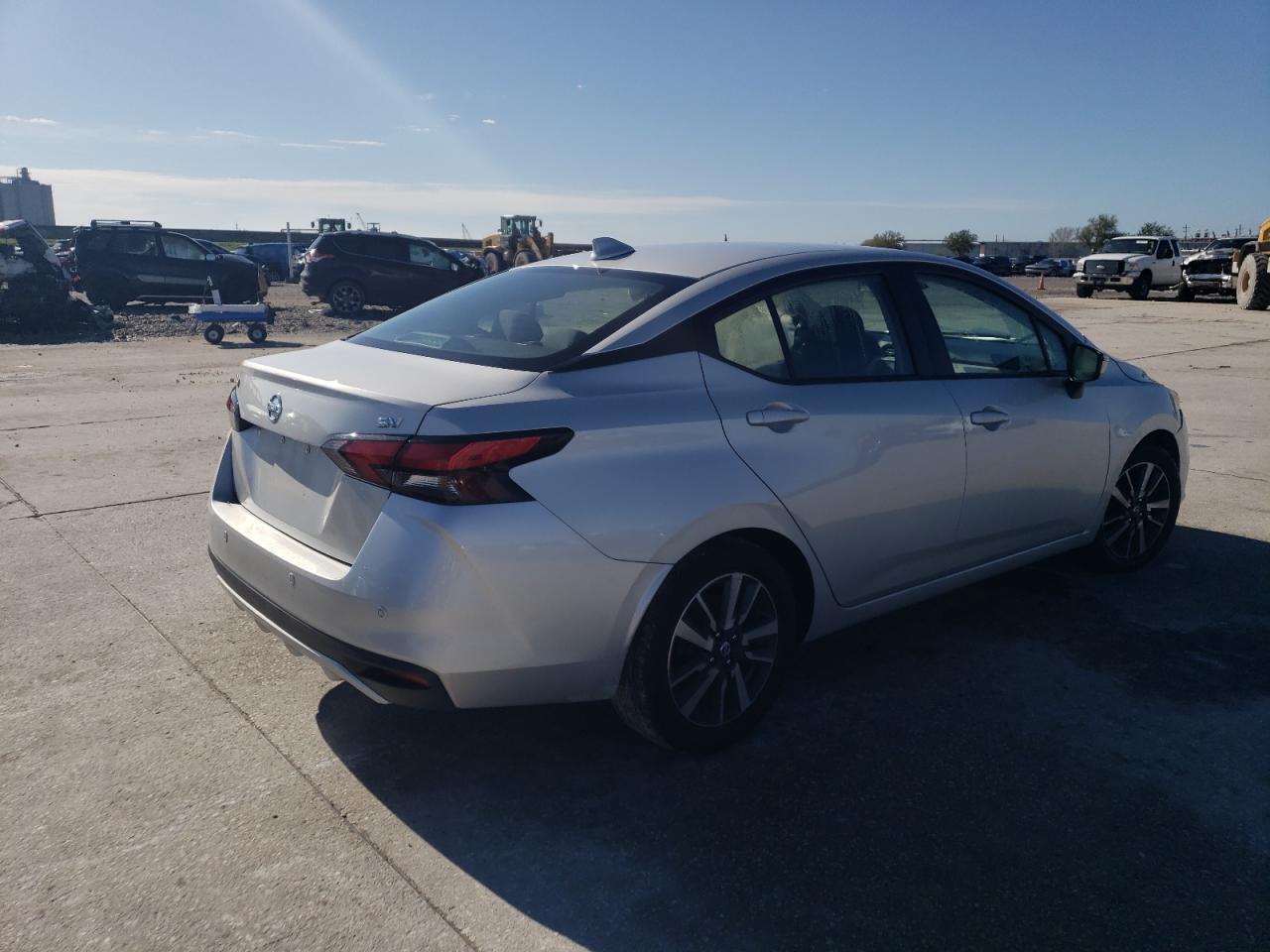 2021 NISSAN VERSA SV - Фото 3